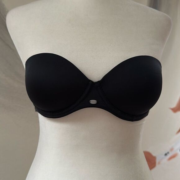 Calvin Klein strapless bra. Size 30c. Black. Padded. Non slip edges. - Picture 1 of 8